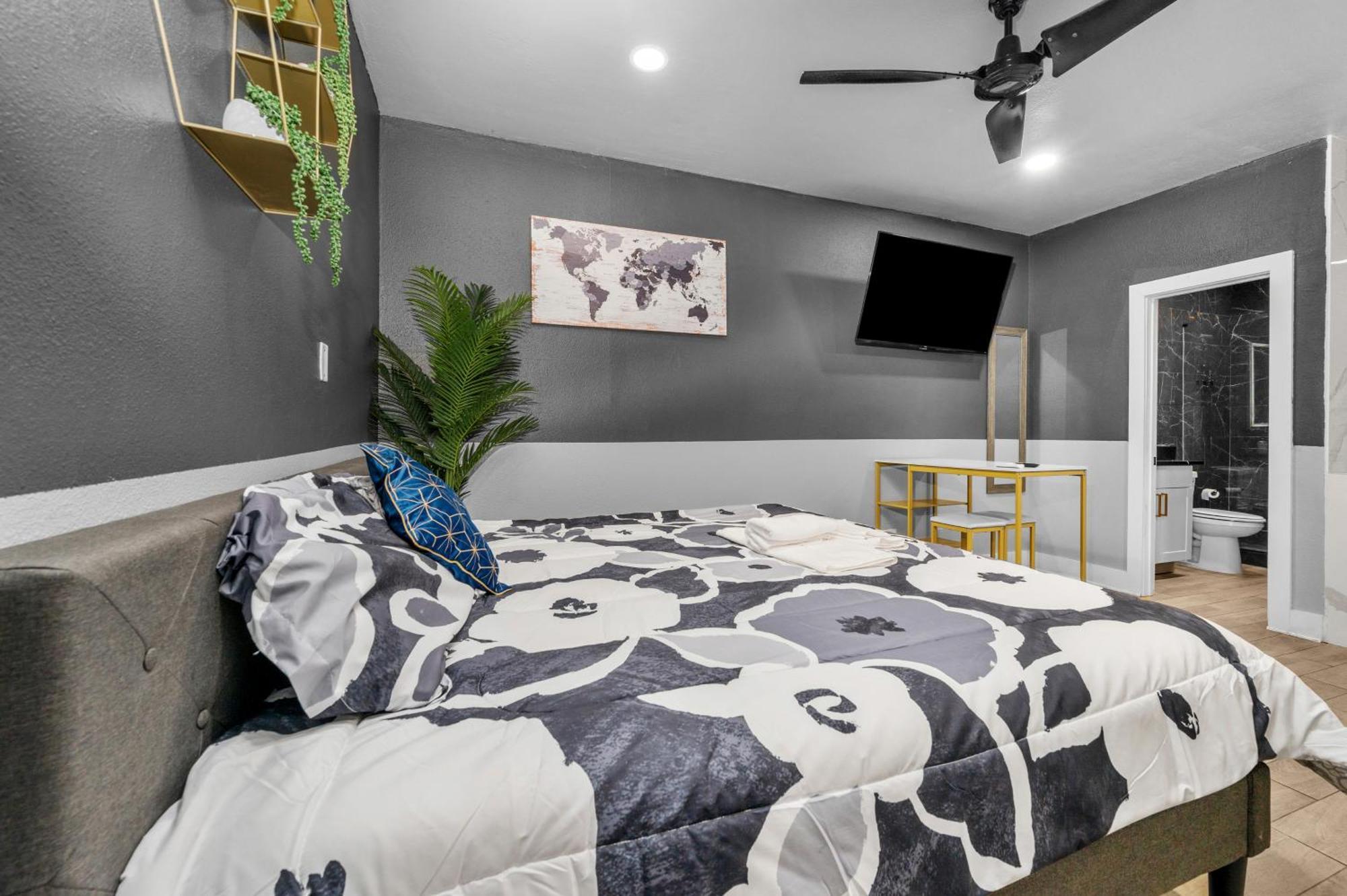 Charming Downtown - Ideal Location For Exploring *
