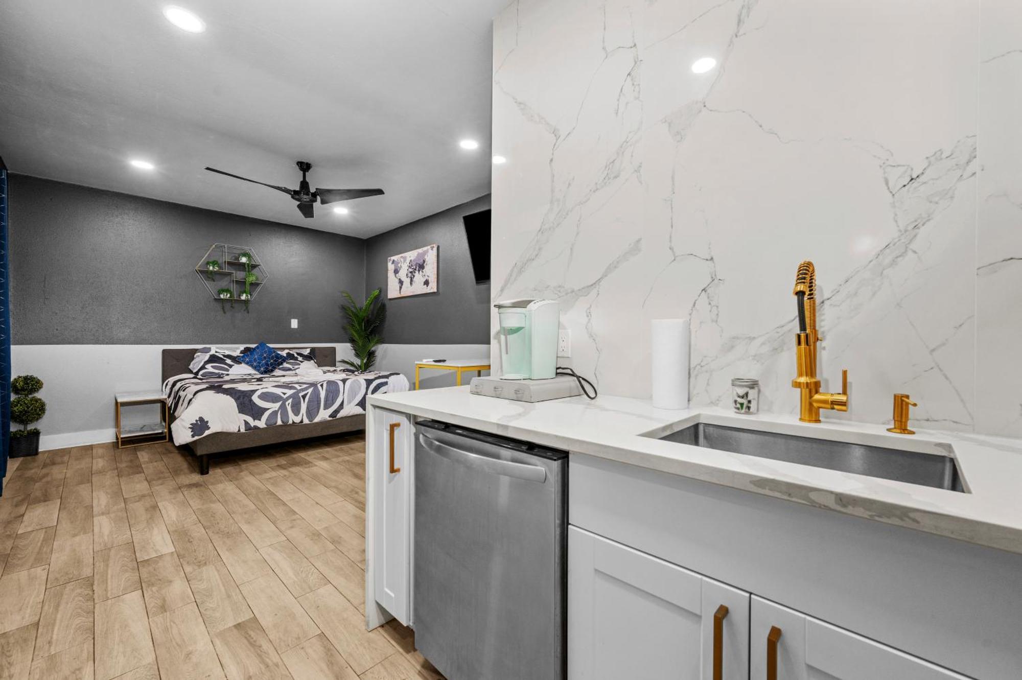 Charming Downtown - Ideal Location For Exploring Apartment
